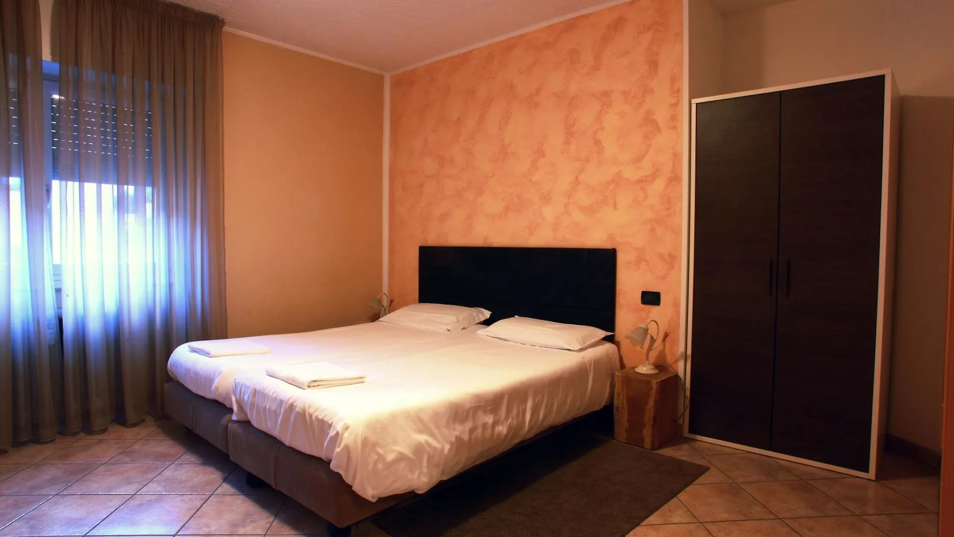 Gasthuis De La Tour Hotel Tirano